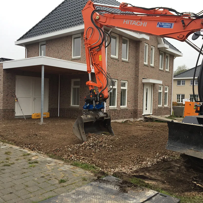 Aanleg van bestrating rondom een woning in Hardenberg