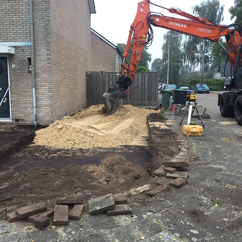 Aanleg van een oprit en plantenborder in Dedemsvaart